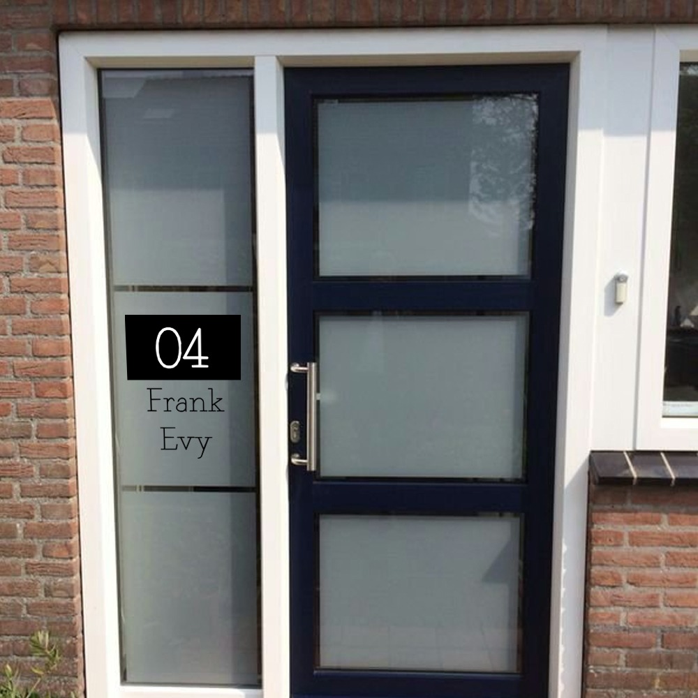 Voordeur raamsticker naam en huisnummer bestellen bij Naambordjevoordeur.nl
