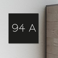 Huisnummerbordje Zwart kleur design | 10x10 cm